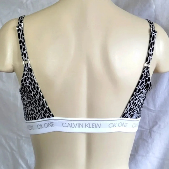 MEDIUM Calvin Klein QF5727 CK One Unlined Bralette Wire Free Bra NWT‎ - Picture 3 of 4
